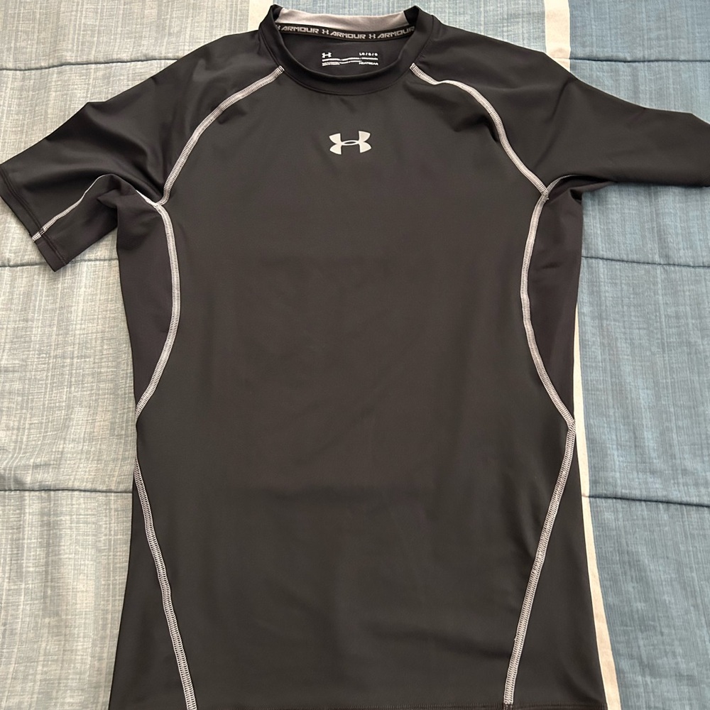 Under Armour Compression HeatGear Short Sleeve, Men’s Large Black